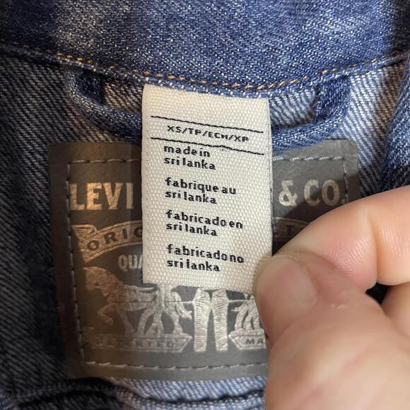 Vintage-Style Levi’s Trucker Denim Vest – Classic Medium Wash, Women’s XS - Picture 7 of 8